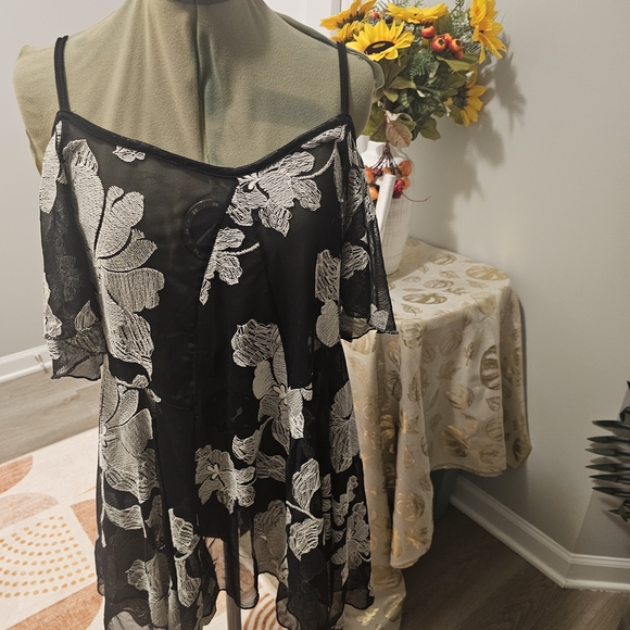 J Valdi Chic Black and White Floral Swim Coverup Sz Large - Picture 4 of 9
